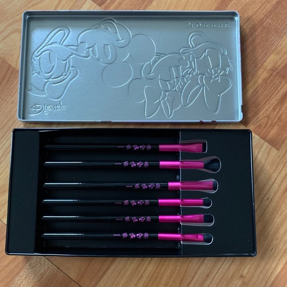 Morphe Disney Mickey and Friends 6 Pieces Brushes‎ Set - Picture 1 of 3